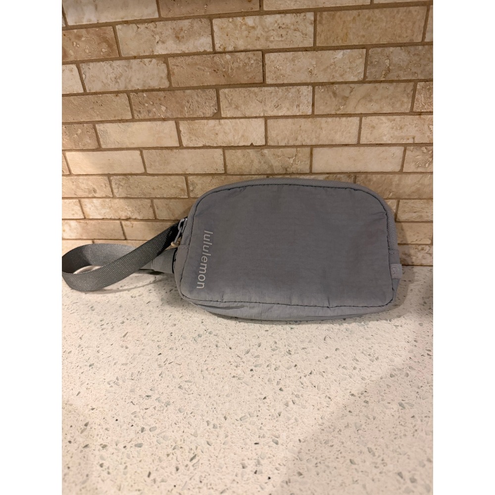 Lululemon Everywhere Belt Bag Mini Gray Unisex Crossbody Fanny Pack